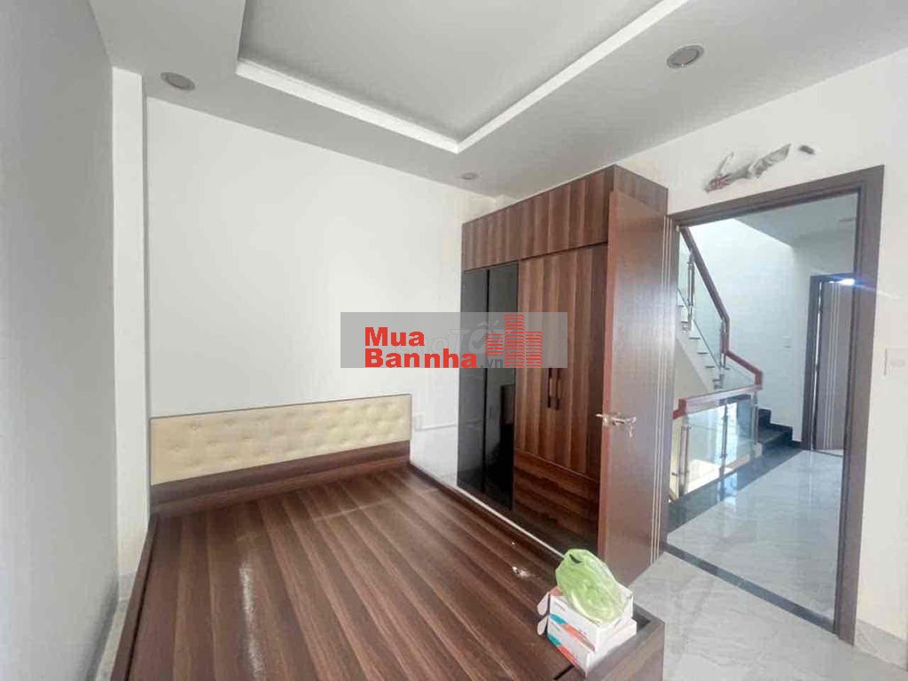 nhà 4 tầng. hẻm 9m. 1 xẹt phạm văn đồng. linh tây. gần chợ thủ đức