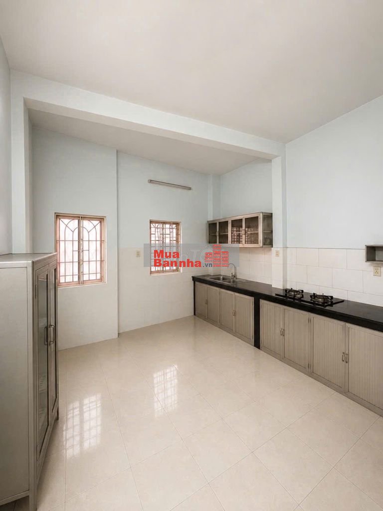 Nhà 75m2 Thạch Lam, 2 mặt tiền, ngay ngã tư 4 xã, giá chỉ nhỉnh 6t