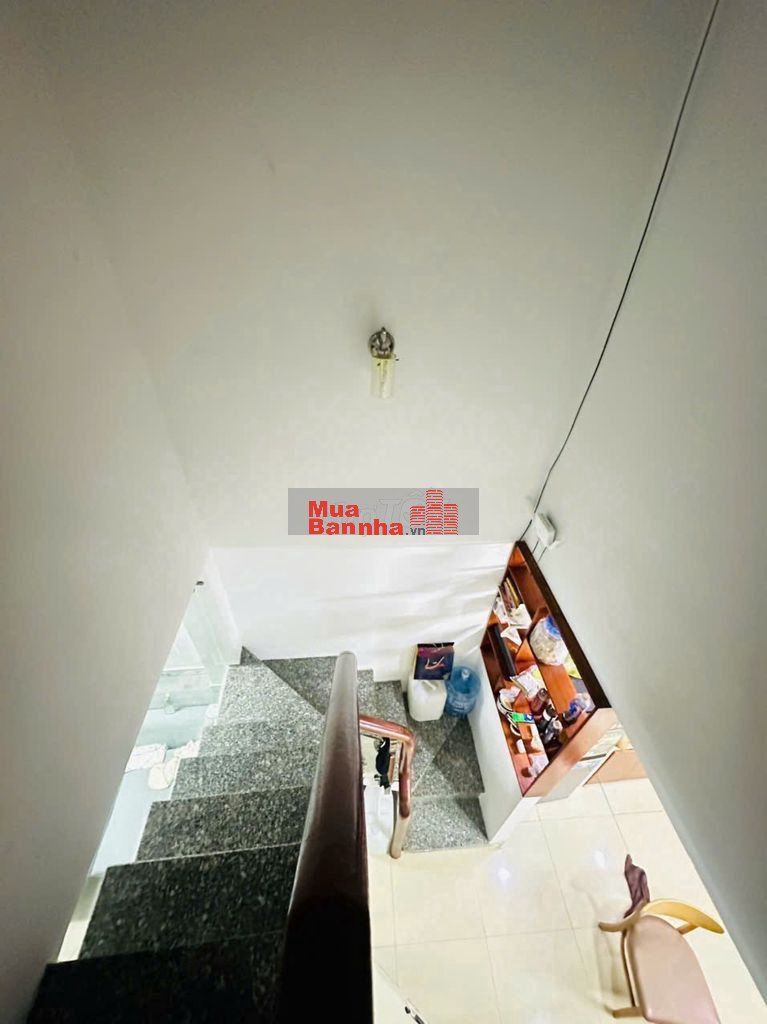 CHỈ 4.2 tỷ hẻm 6m 2 tầng 2PN rộng ở ngay