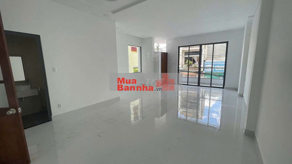 Bán nhà mặt tiền Thạch Lam 8x18 đúc 3 tam
