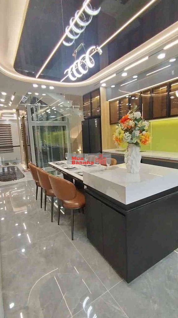 4m*20m - 6 tầng - thang máy - mặt tiền 8m - có lề 4m