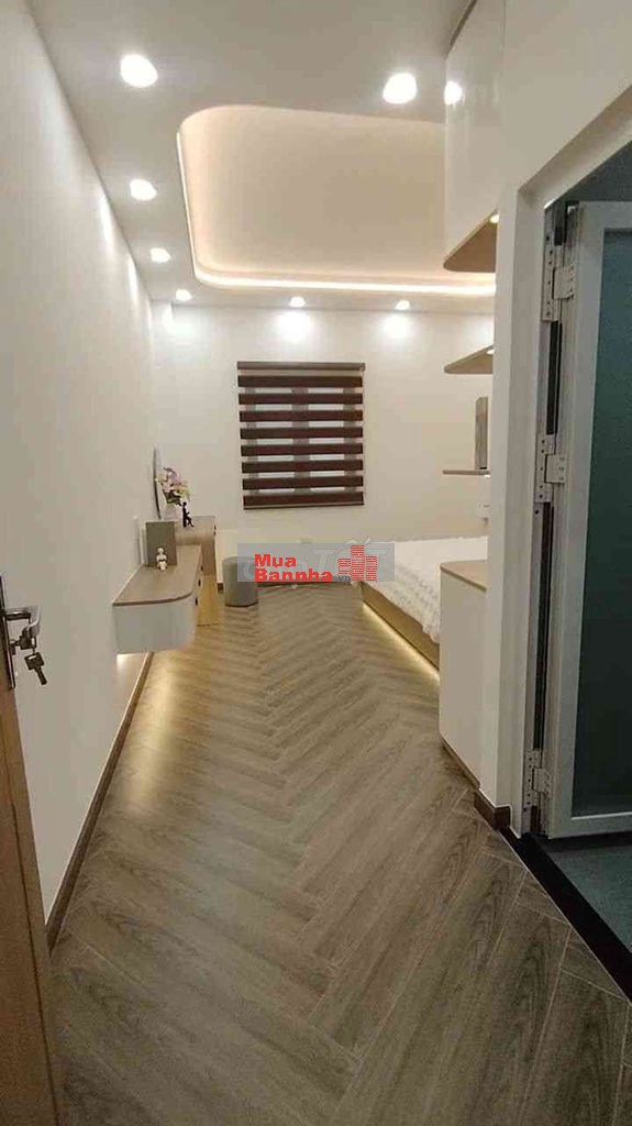 4m*20m - 6 tầng - thang máy - mặt tiền 8m - có lề 4m