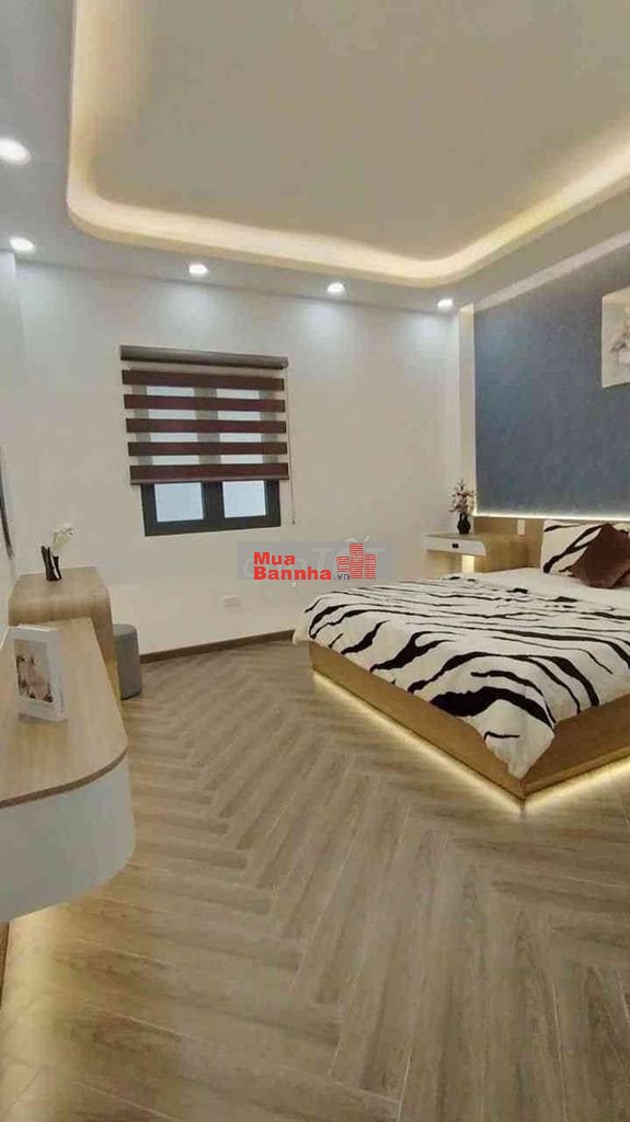4m*20m - 6 tầng - thang máy - mặt tiền 8m - có lề 4m