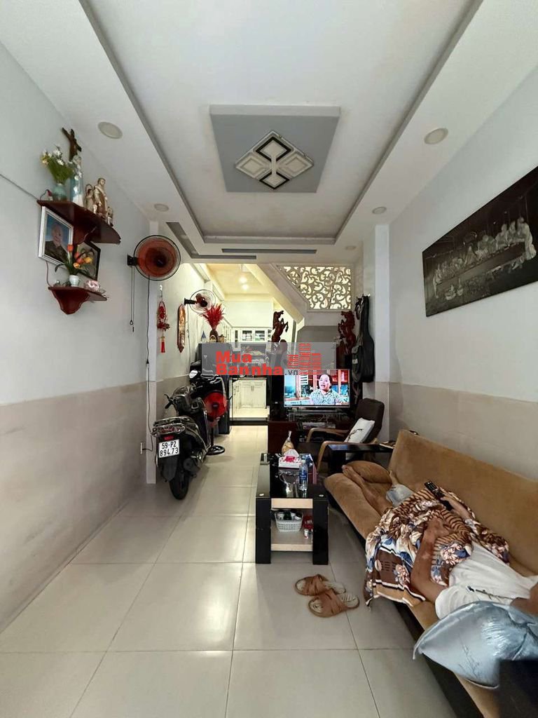 Nhà bán hẻm BÀNH VĂN TRÂN, 2 tầng, Dt 3x10