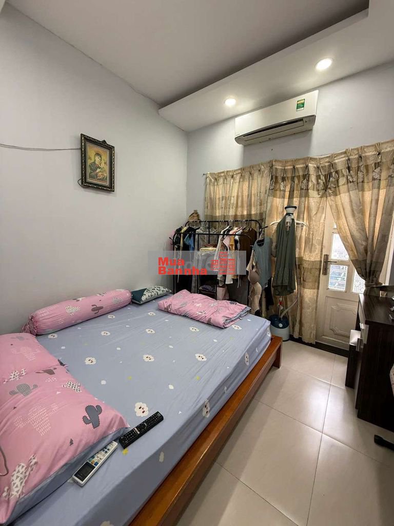 Nhà bán hẻm BÀNH VĂN TRÂN, 2 tầng, Dt 3x10