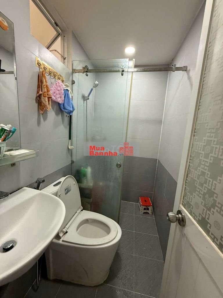 Nhà bán hẻm BÀNH VĂN TRÂN, 2 tầng, Dt 3x10