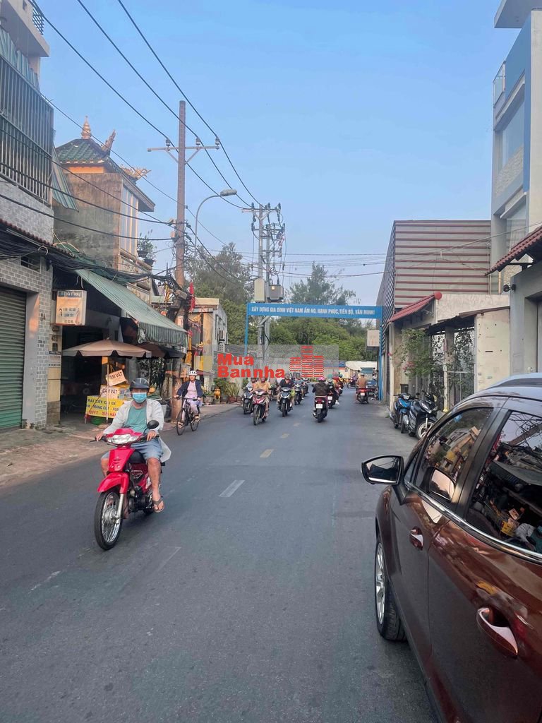 mặt tiền lương minh nguyệt, tân phú, giáp Q11. 4.2x18.5m trệt lầu