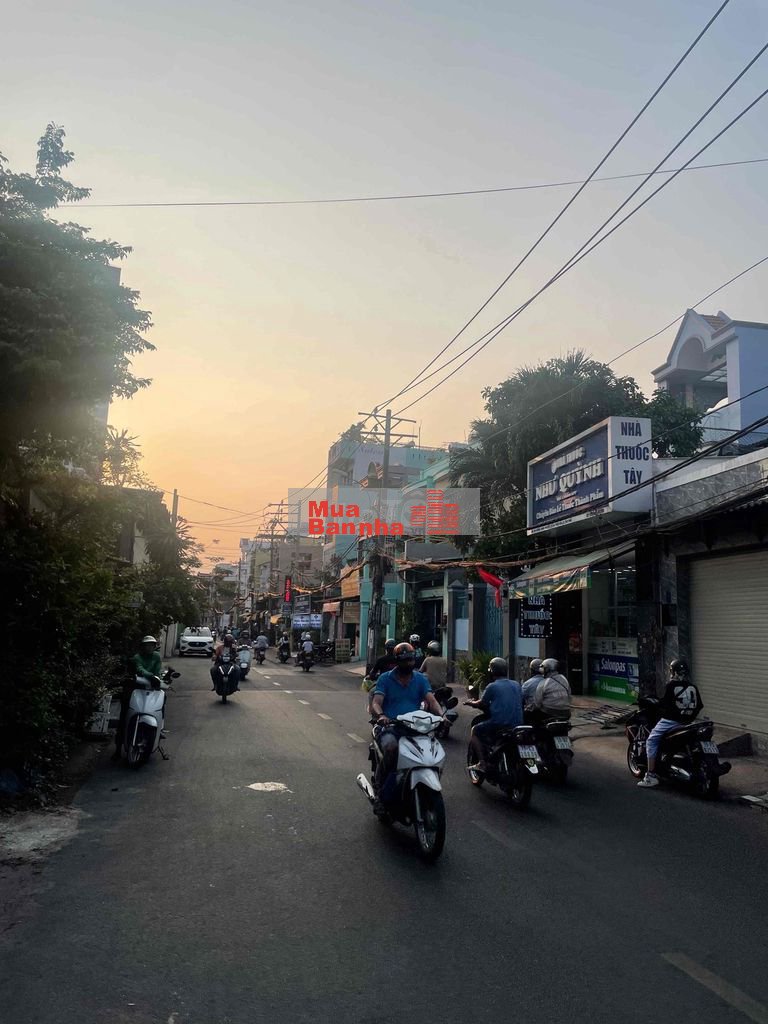 mặt tiền lương minh nguyệt, tân phú, giáp Q11. 4.2x18.5m trệt lầu