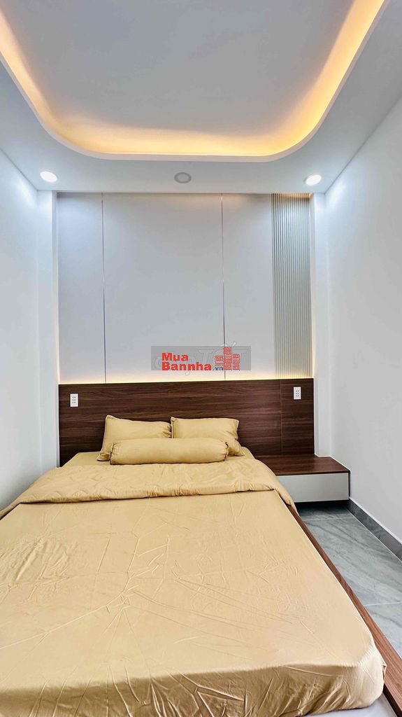 nhà mới xây giá 5,25 tỷ , 2 lầu , tặng nội thất