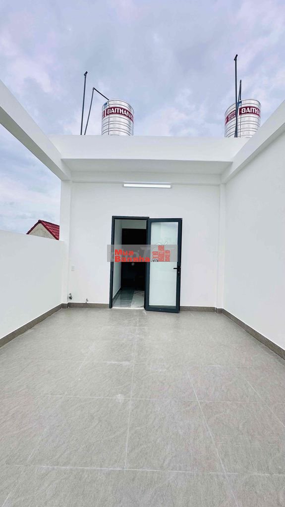 nhà mới xây giá 5,25 tỷ , 2 lầu , tặng nội thất