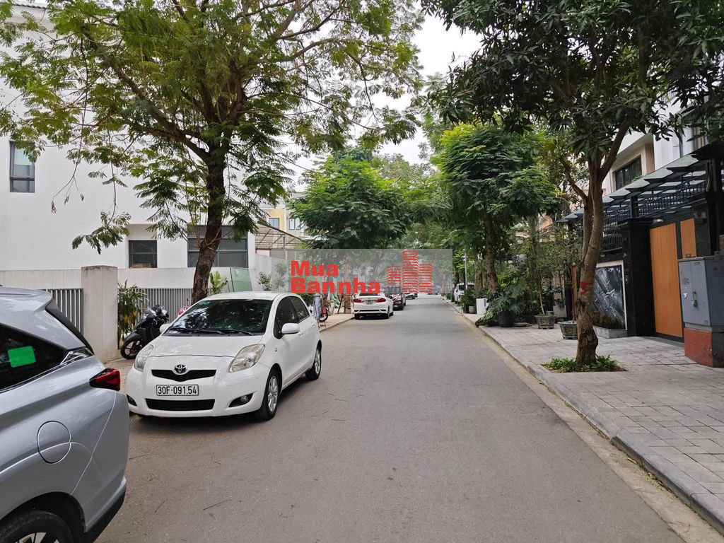 Cần bán hạ chào 9 tỷ tại KĐTM Định Công, lô góc 90m2, thang máy.