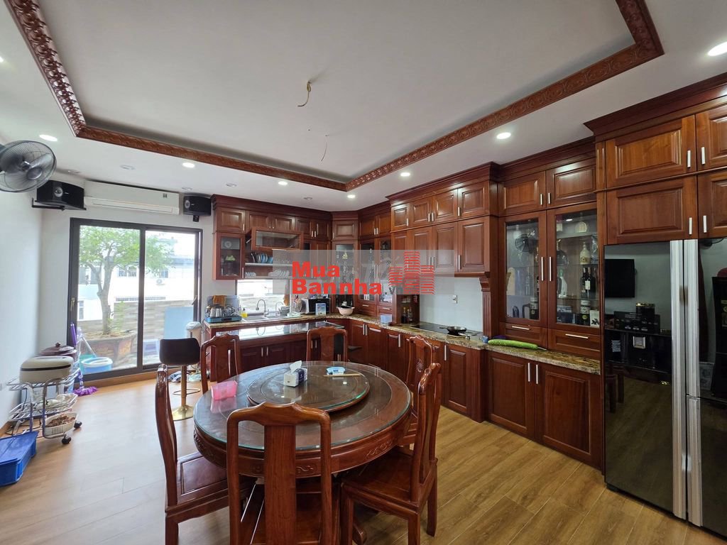 Cần bán hạ chào 9 tỷ tại KĐTM Định Công, lô góc 90m2, thang máy.