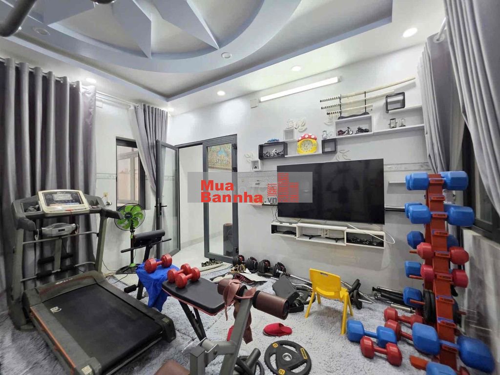 MT 15m có Thang Máy, 4 tầng , Hoàng Lê Kha, 800m2.