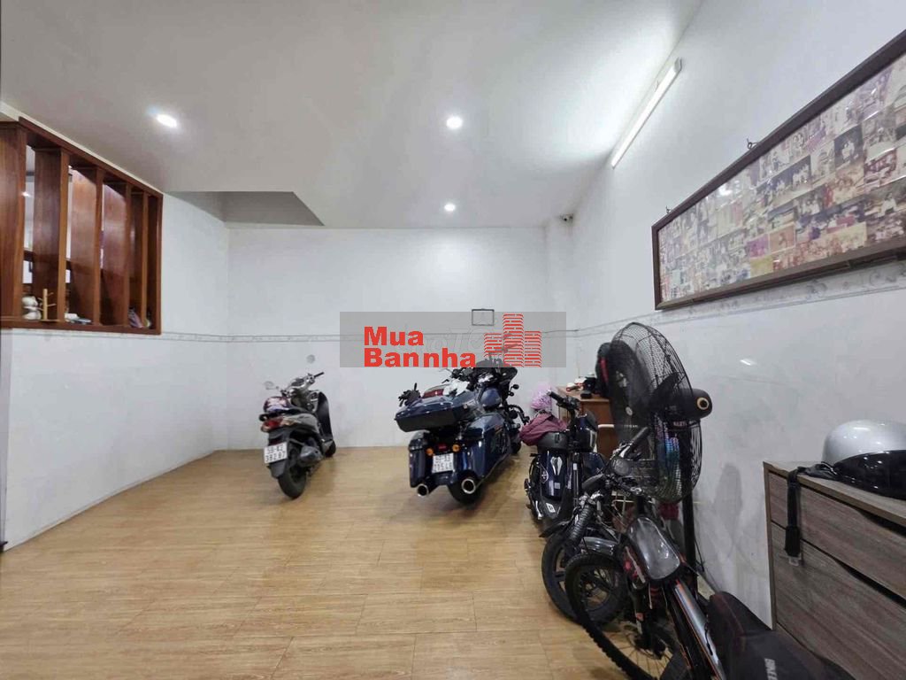 MT 15m có Thang Máy, 4 tầng , Hoàng Lê Kha, 800m2.