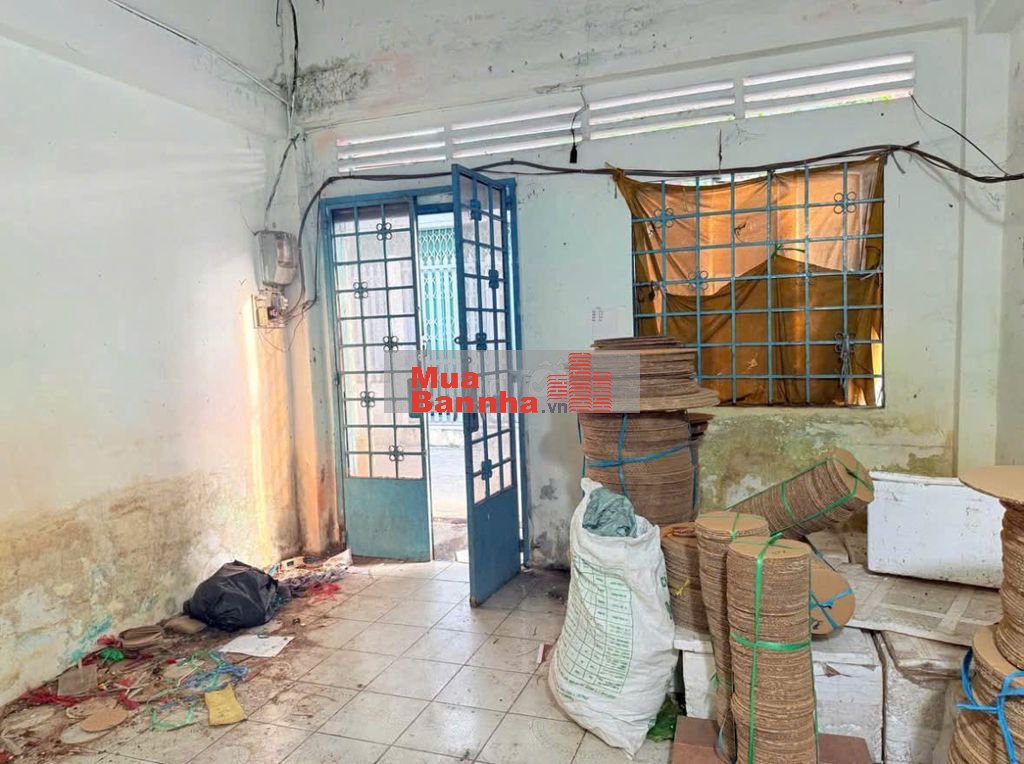 Cần bán Nhà Nát đường bê tông 4m Gần Chợ Hóc Môn – 929 Triệu, Sổ riêng