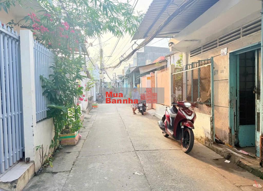 Cần bán Nhà Nát đường bê tông 4m Gần Chợ Hóc Môn – 929 Triệu, Sổ riêng