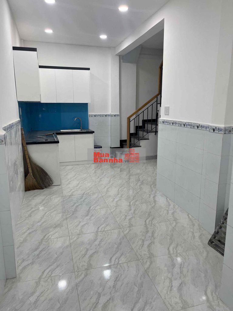 Chính chủ cần bán nhà Âu Cơ gồm 1lầu 1lửng sổ hồng hẻm xe máy thông tạ