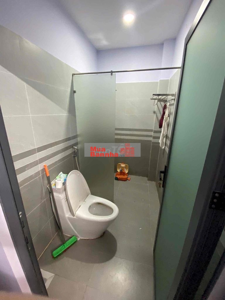 NHÀ 2 MẶT TIỀN NGAY CHƠ 339 Phước Long B 6PN6wc