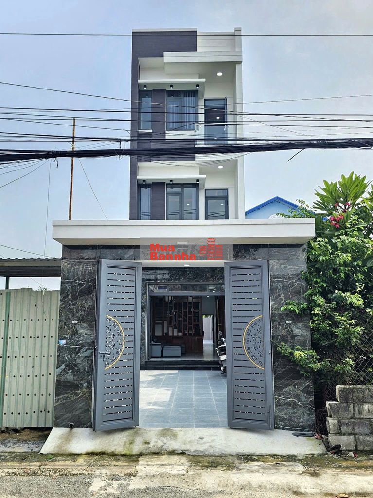Nhà có Sân Trước Sân Sau, Mặt Tiền Đào Duy Từ gần Hội Trường Đông Hòa