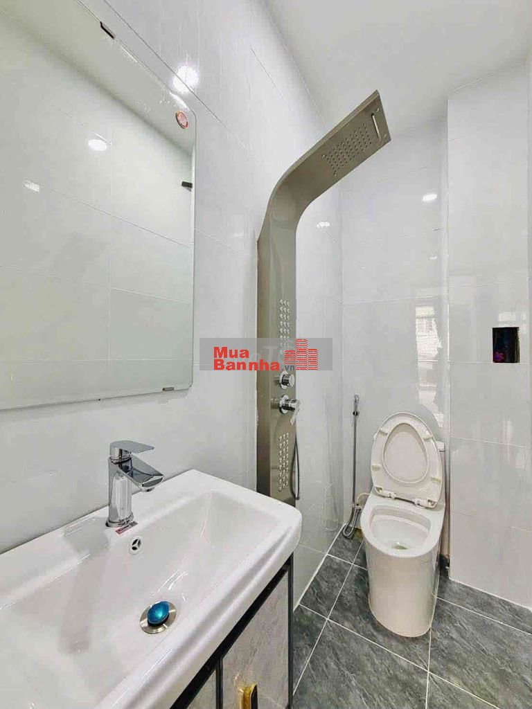 Nhà DT: 4m x 10.5m(Nở H.4.30m)Đúc 1lầu,full nội thất đầy đủ