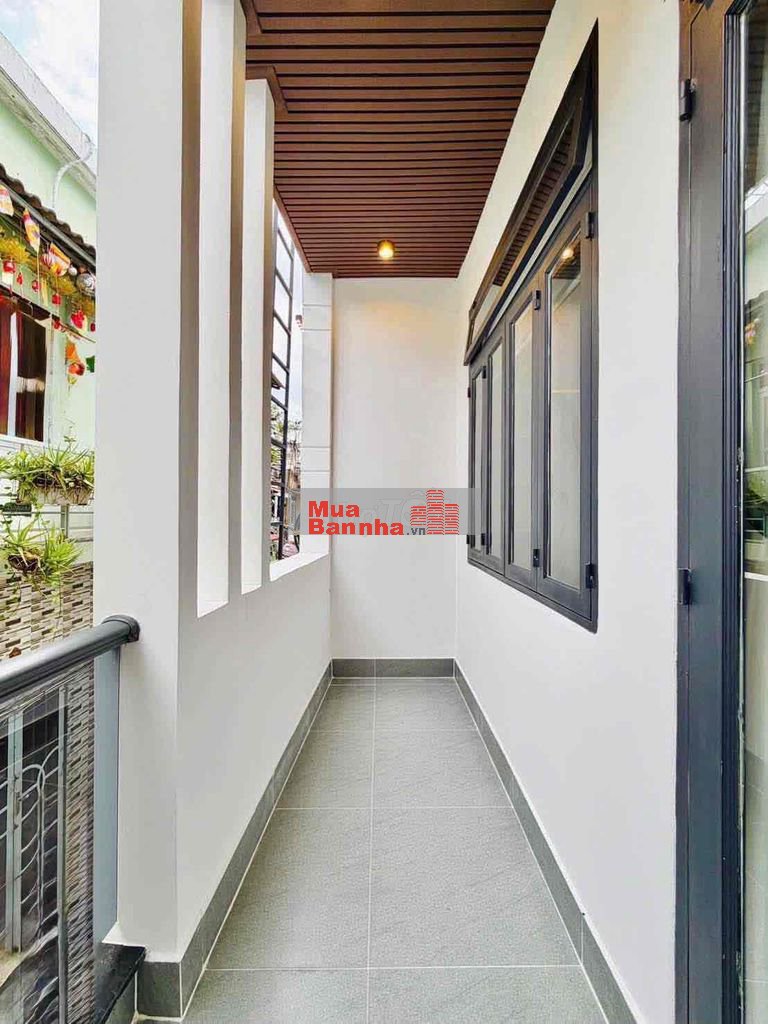 Nhà DT: 4m x 10.5m(Nở H.4.30m)Đúc 1lầu,full nội thất đầy đủ