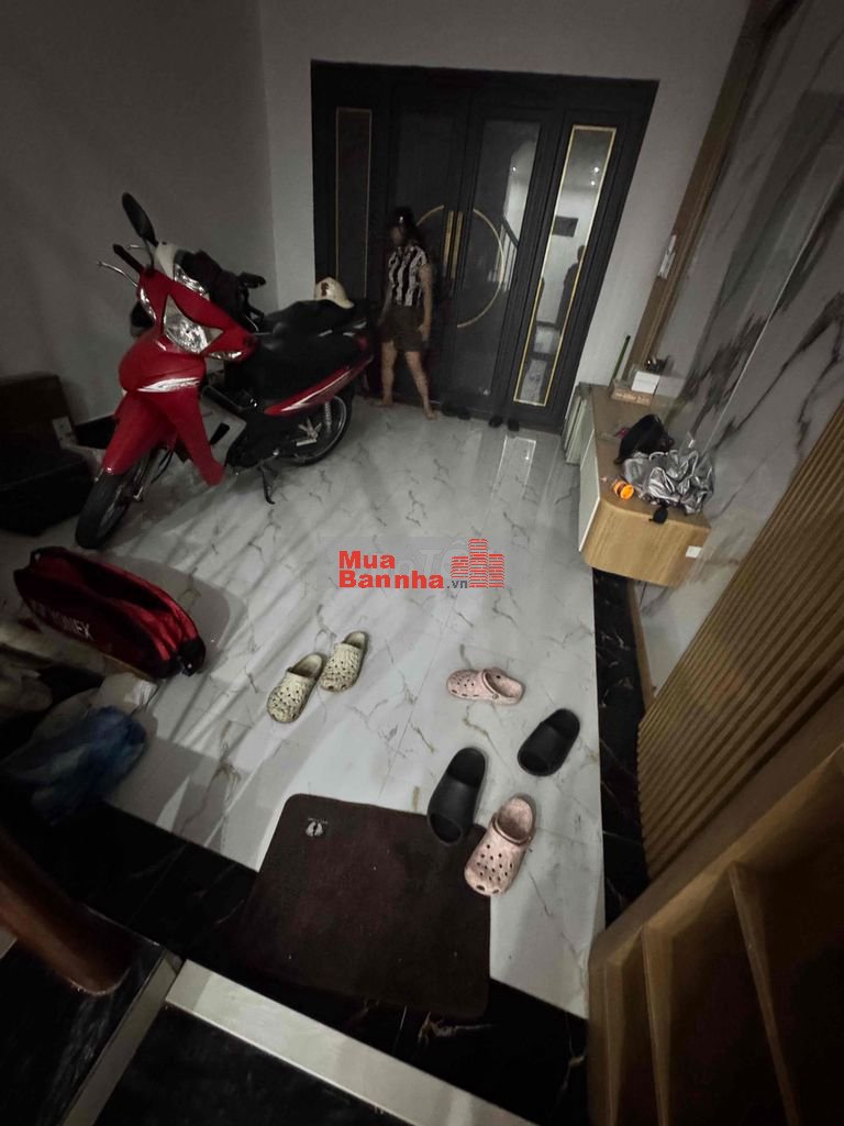 PHỐ TRƯƠNG ĐỊNH CĂN GÓC 2THOÁNG 5TẦNG NGÕ BA GÁC TT BÁCH KINH XÂY.