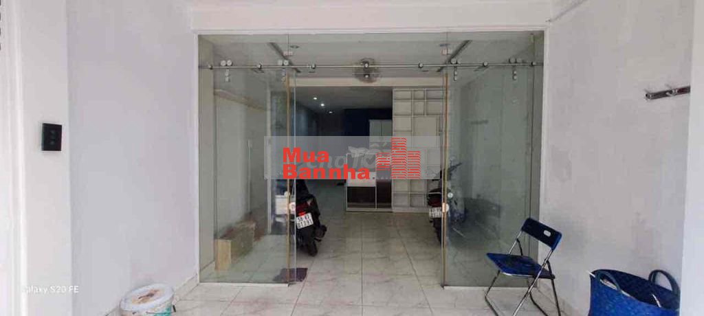 Đường 5m thông - Xe hơi vào trong nhà - 5.3 tỷ - kết cấu 3 tầng lầu