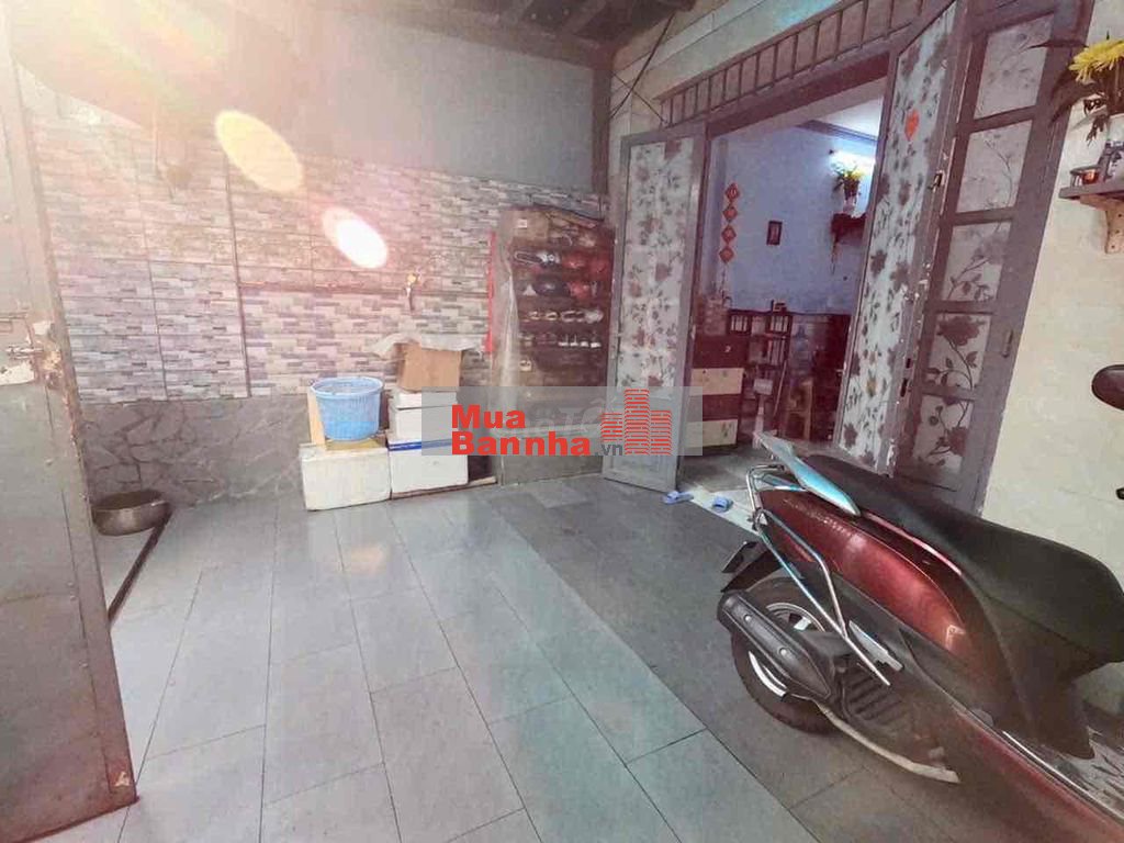 Đường Thông - Ngay Chợ Gò Vấp -Ngang 4.4m - 3 Phòng( 1 phòng dưới Tret