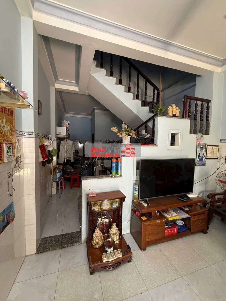 NHÀ 2 TẦNG LÒ LU NGAY ĐÔNG TĂNG LONG