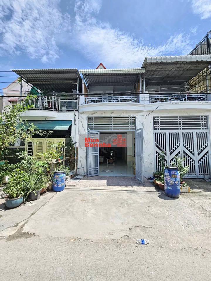 Bán Rẻ nhà trệt lầu - sân ô tô KDC gần Vincom 550 Dĩ An