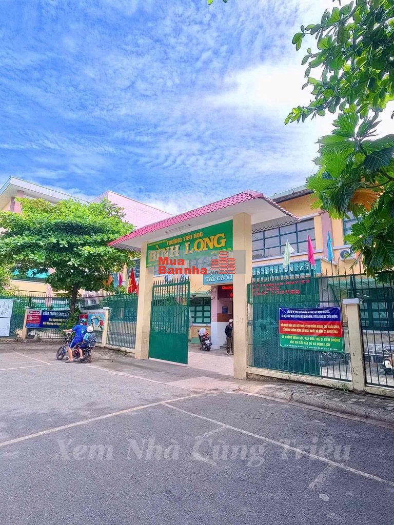 GẤPppp - Ngay cổng trường Tiểu Học Bình Long, 3 Tầng có Sân Thượng
