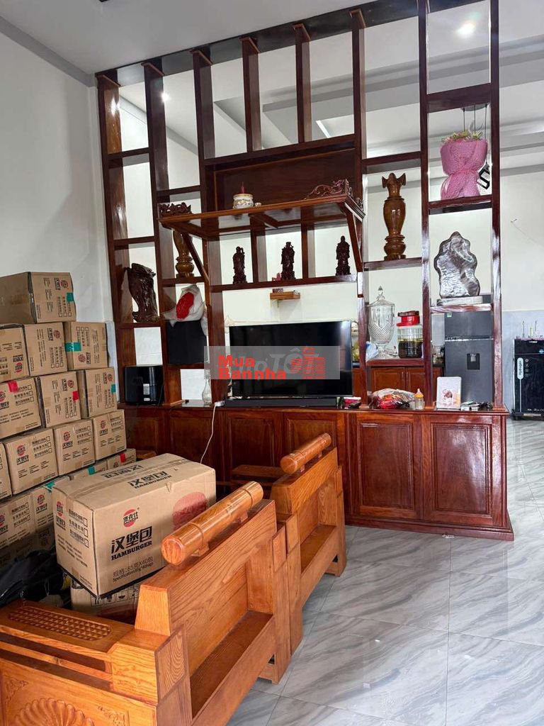 bán nhà mới xây. ngay ngã tư