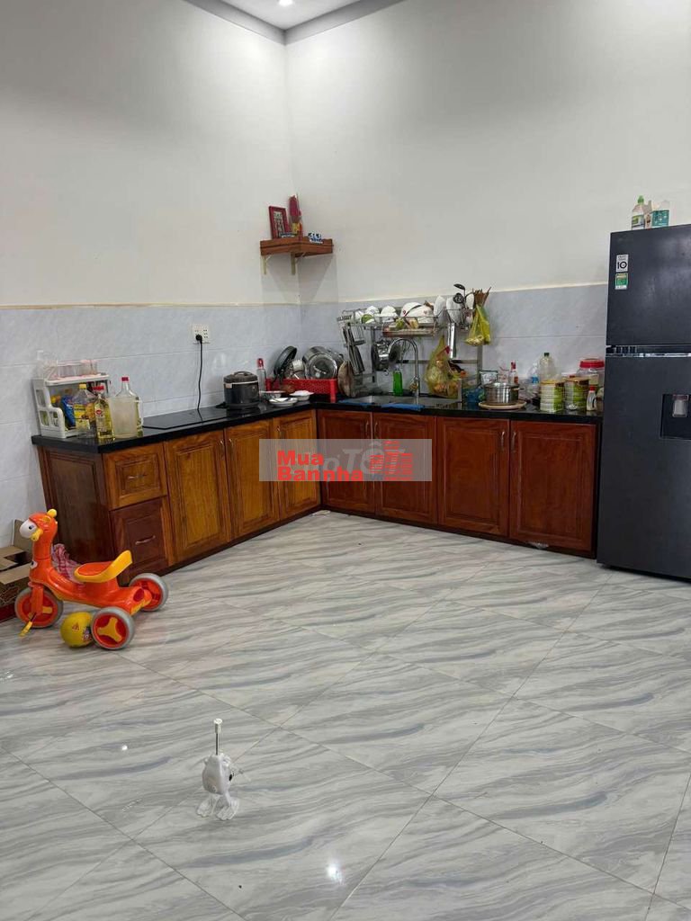 bán nhà mới xây. ngay ngã tư