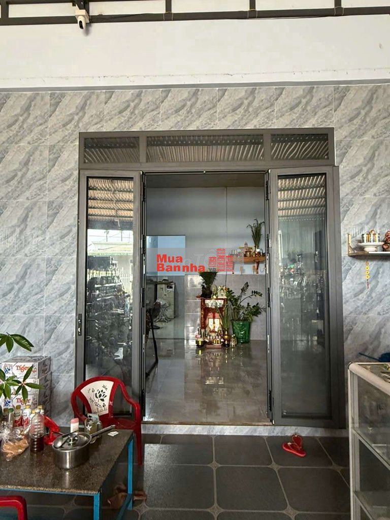 bán nhà mới xây. ngay ngã tư
