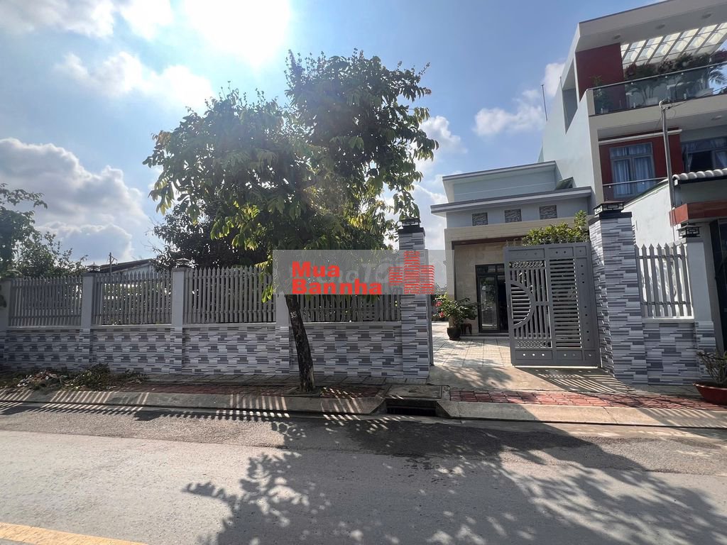 Bán nhà vườn hocmon