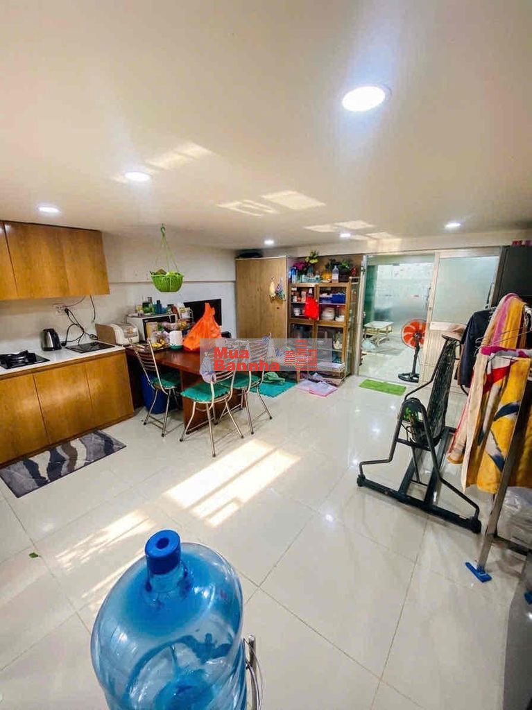 Cắt lỗ 1.5 tỷ! Nhà Quận 6 mới đẹp 50m2, hẻm ô tô đỗ cửa, gần Chợ Phú L