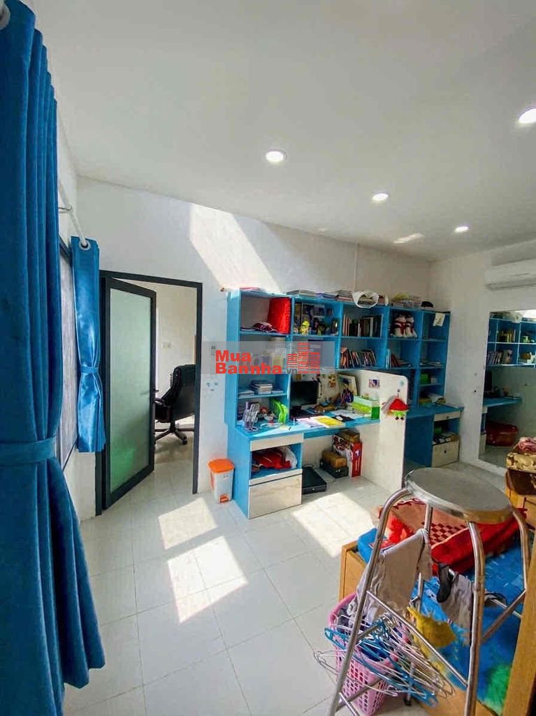 Cắt lỗ 1.5 tỷ! Nhà Quận 6 mới đẹp 50m2, hẻm ô tô đỗ cửa, gần Chợ Phú L