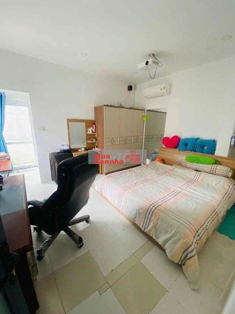 Cắt lỗ 1.5 tỷ! Nhà Quận 6 mới đẹp 50m2, hẻm ô tô đỗ cửa, gần Chợ Phú L