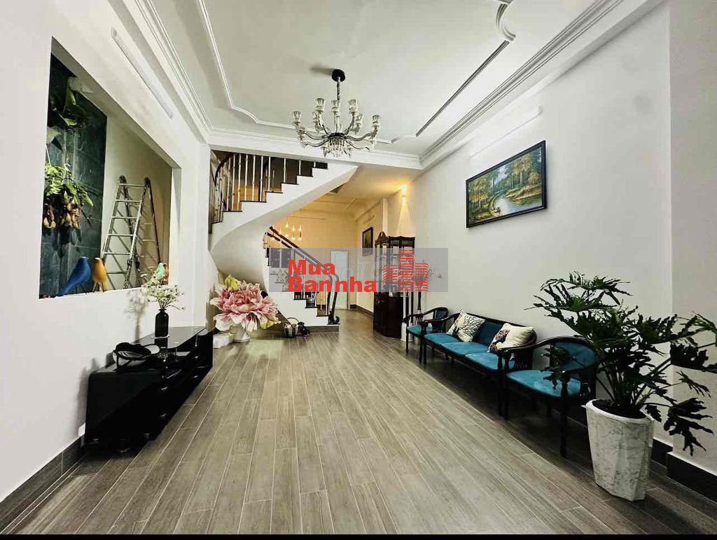 nhà ngang RỘNG HIẾM 5.60 m dài 11m  btct đường 4 mét giấy tờ chính chủ