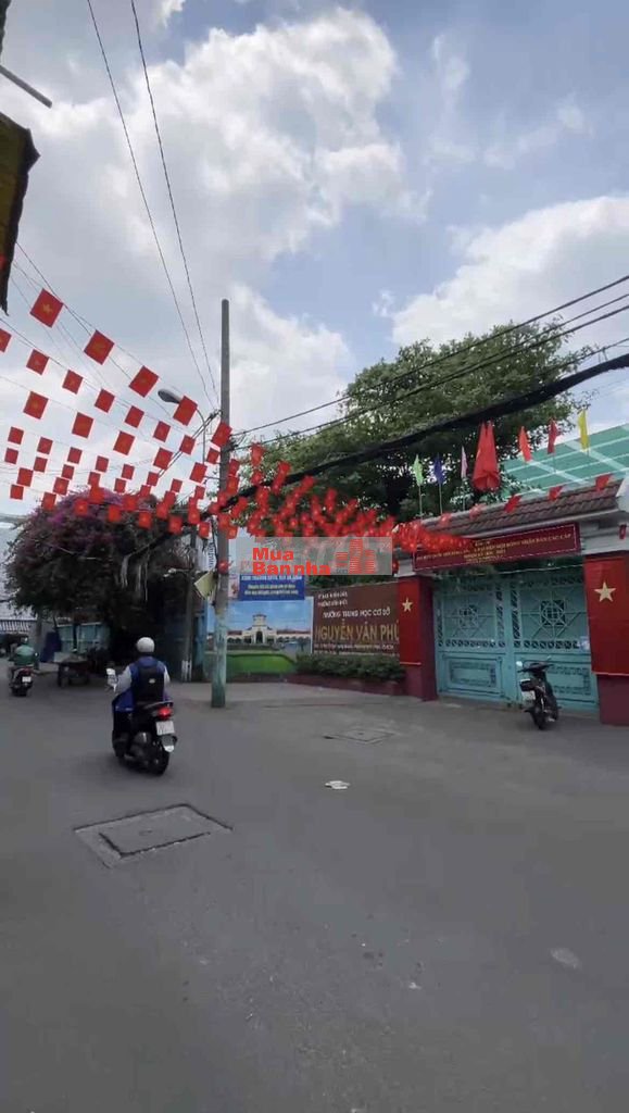 MẶT TIỀN 4.1 x 13 - 2 TẦNG NHÀ CŨ - 2 MẶT HẺM OTO - TIỆN XÂY MỚI