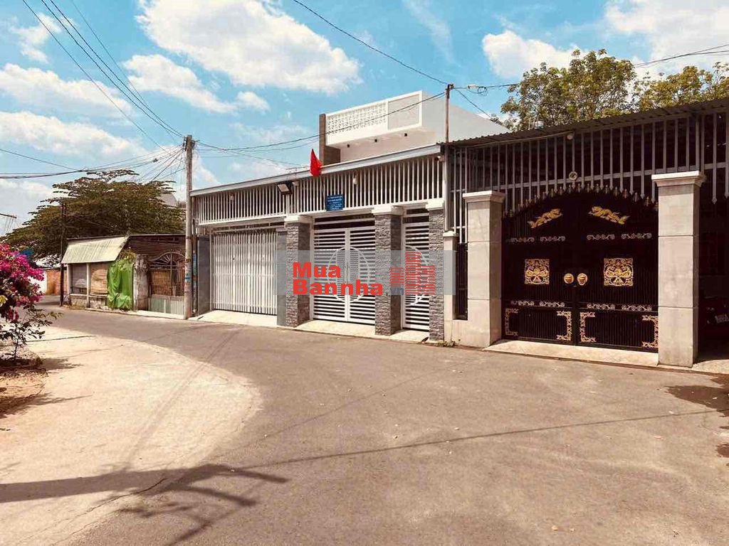 Bán gấp nhà mặt tiền Tân Định, gần ngã ba Lan Xi, giá 1.690 tỷ quá rẻ