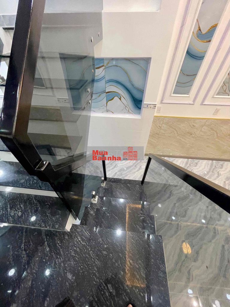 Bán nhà hẻm xe ô tô trên đường lê văn khương
