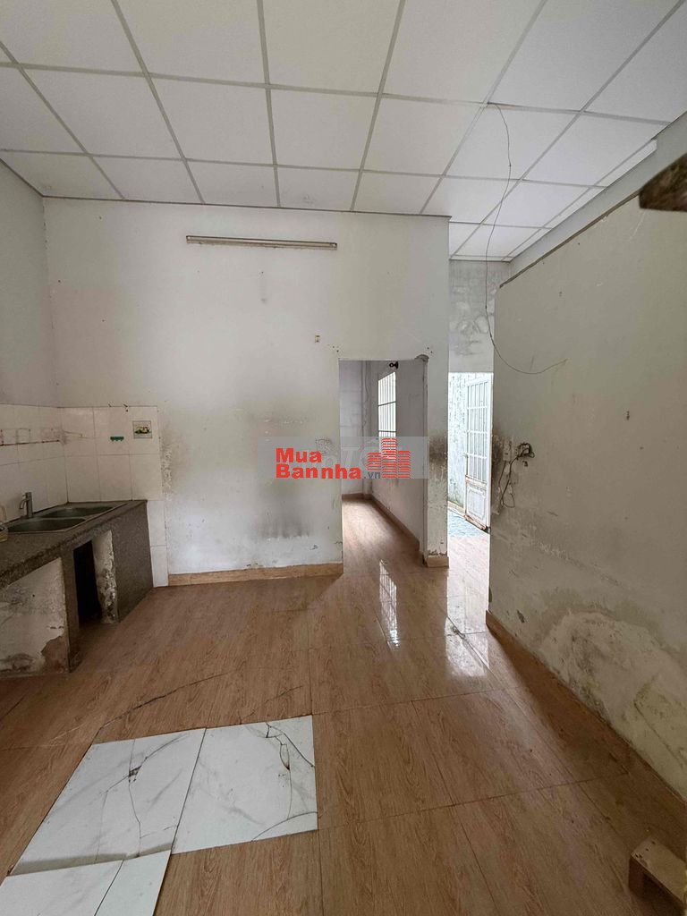 Bán nhà cách chợ thạnh xuân 100m shr 4,7 x12m nhà cấp 4 nhà nát