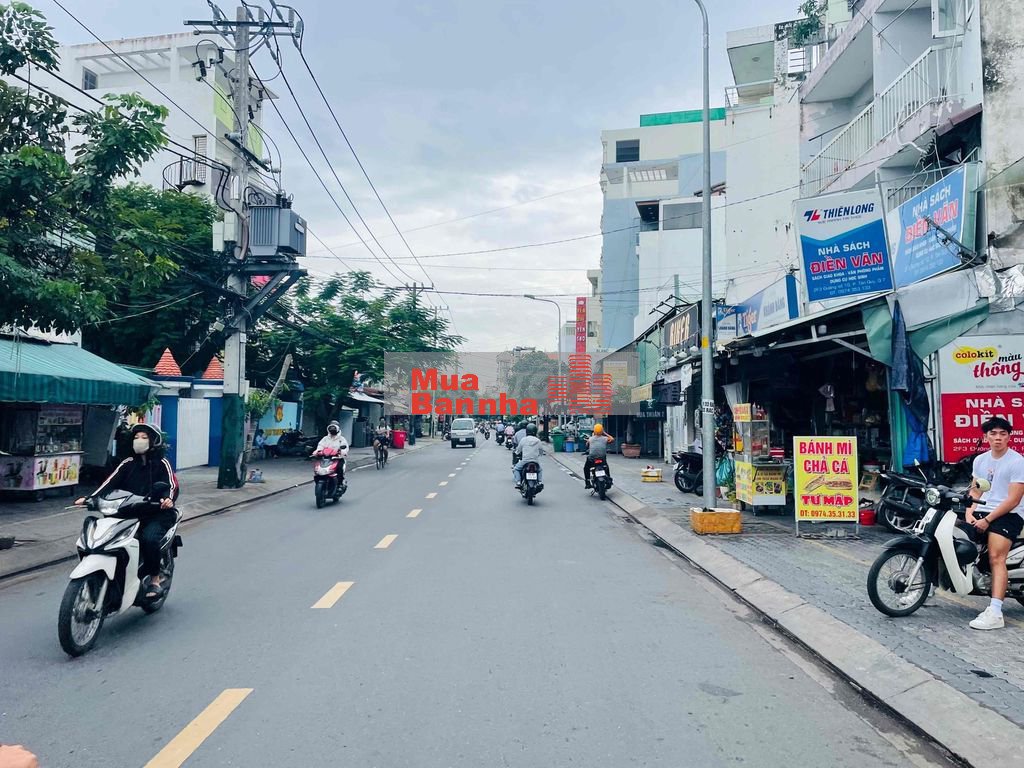 giảm mạnh bán gấp hẻm 6m sát bên quận 4