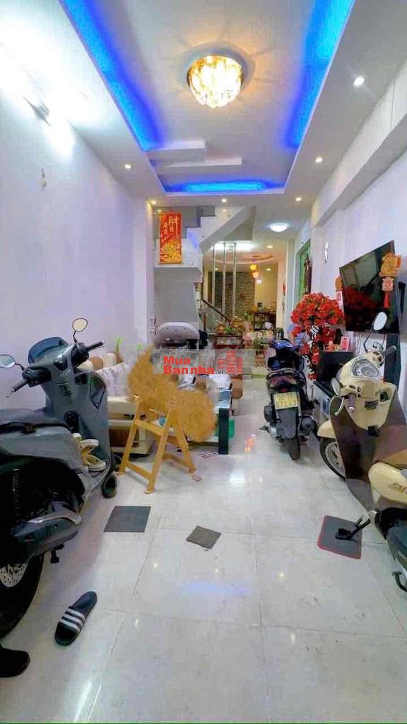 Nhà 4 Tầng Lầu. 4 Phòng ngủ. dt 48m Huỳnh Văn Bánh. thông ra Lê Văn Sỹ