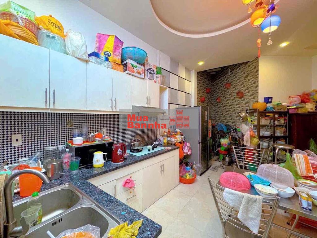 Nhà 4 Tầng Lầu. 4 Phòng ngủ. dt 48m Huỳnh Văn Bánh. thông ra Lê Văn Sỹ