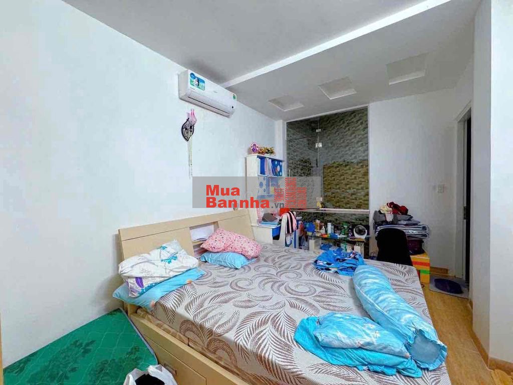 Nhà 4 Tầng Lầu. 4 Phòng ngủ. dt 48m Huỳnh Văn Bánh. thông ra Lê Văn Sỹ