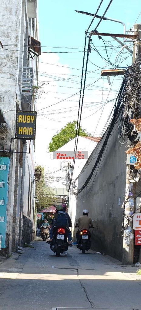 Nhà trục chính hẻm 9 Phạm Ngọc Hưng