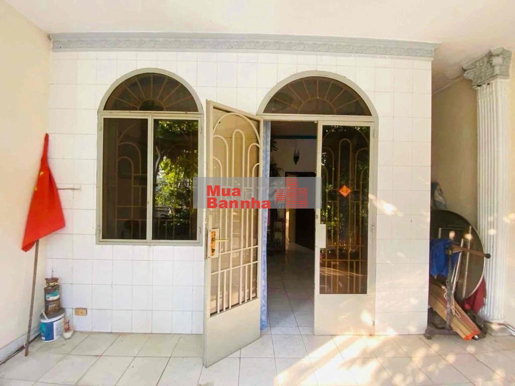 vị trí vàng, ngay ga metro, đường 8m, đậu xe hơi, nhà 2 tầng, giá 9.5