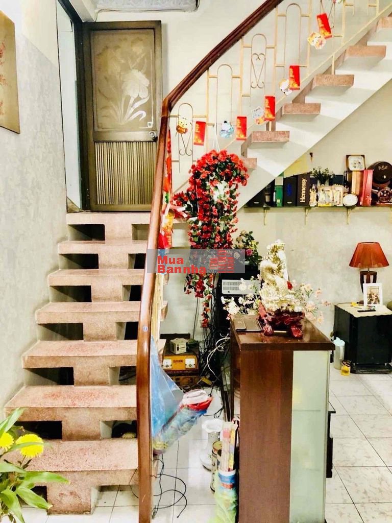 vị trí vàng, ngay ga metro, đường 8m, đậu xe hơi, nhà 2 tầng, giá 9.5